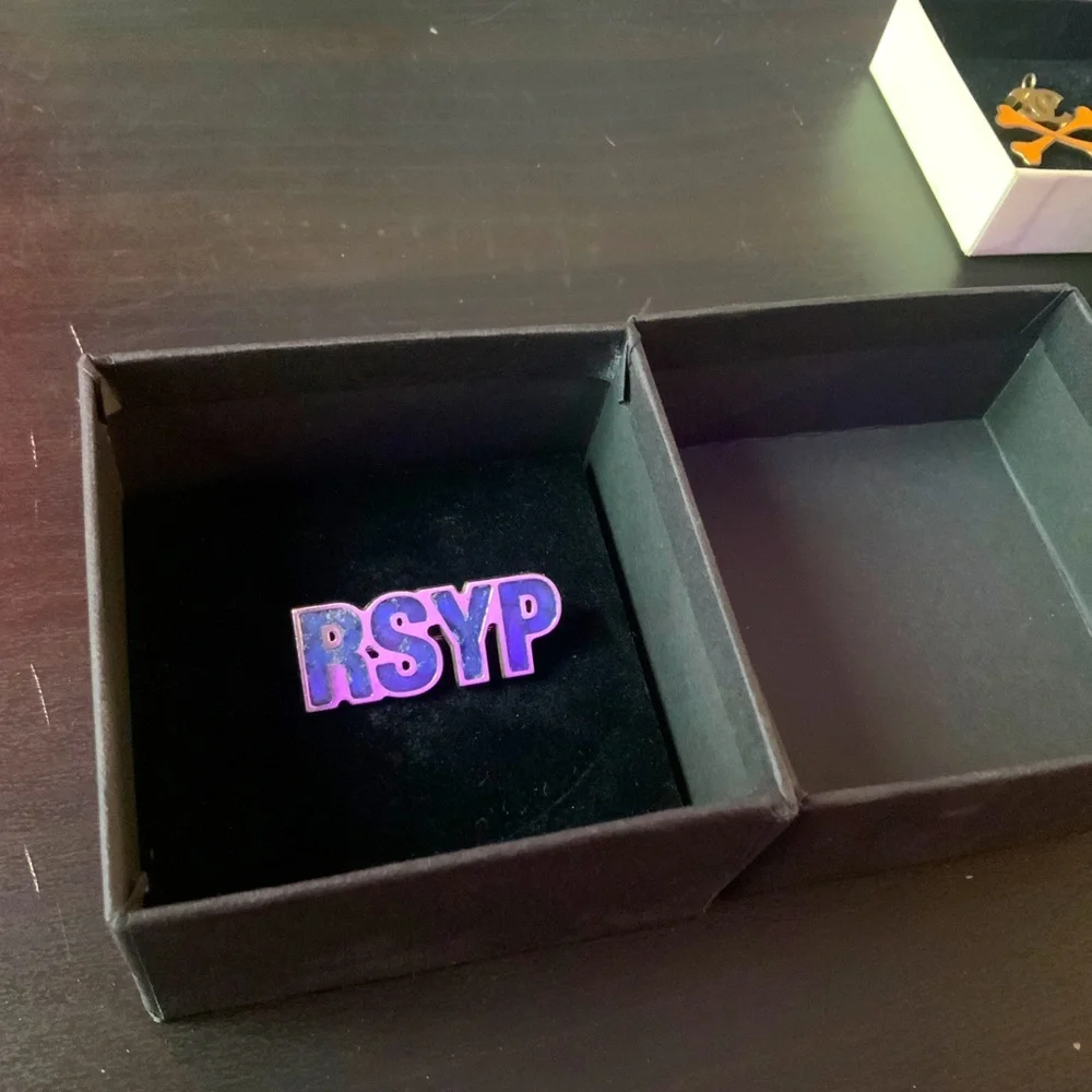 Raf Simons Pin 🧷 - Picture 3 of 3